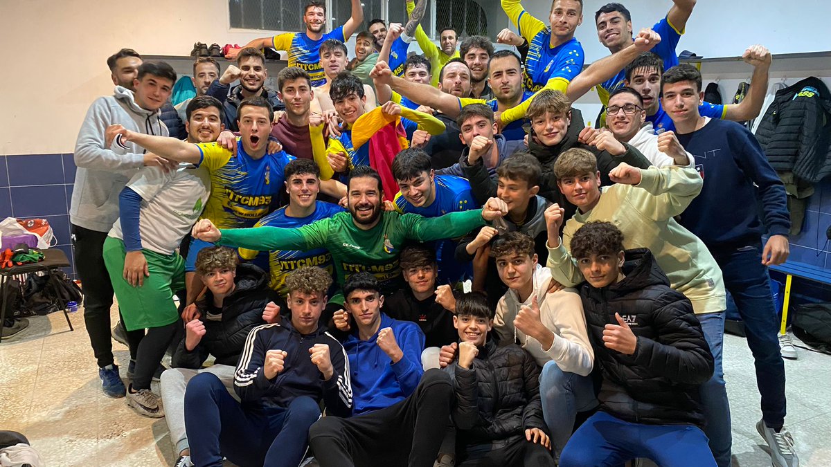 Fededurangarcia's tweet photo. Victoria importante que nos acerca al objetivo!!! 🔝🔝🔝 A por las 5 finales que nos quedan!!! 💪🏻💪🏻💪🏻 VAMOOOSSSS @CDPenaflorFB 💪🏻⚽️🇺🇦 #PorteríaACero 🔒🥅 +3 https://t.co/xQzGB0hO8N