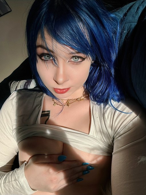 Come hang out with me? https://t.co/NQYnHAyCbh