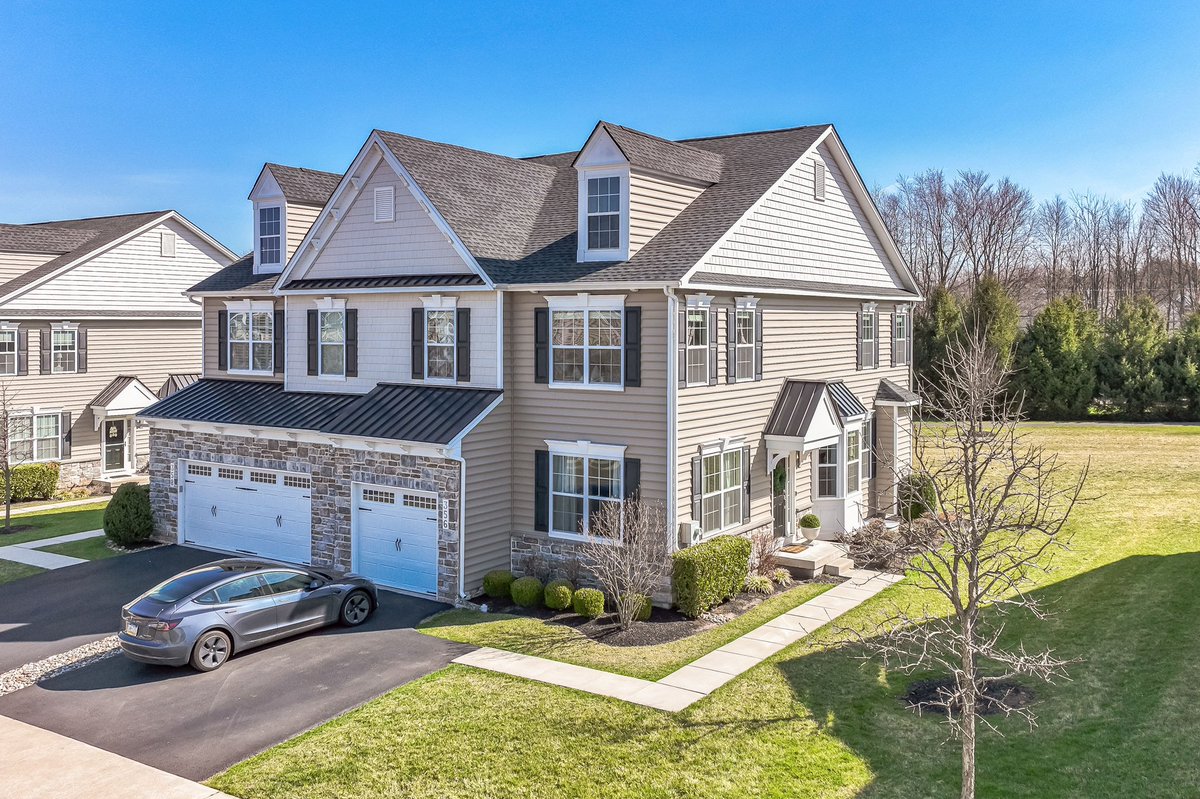 bobkelleyteam's tweet photo. Check out our team’s newest listing

▪️ N E W L I S T I N G ▪️
🎈  Open House - Saturday 3/23 from 11am-1pm
🛏  3 Beds
🛁  2.5 Baths
📍  Chalfont 
🎒  Central Bucks Schools
💰 $585,000
📱  More Details: https://t.co/SBEYRv2yrR https://t.co/IeDw1wylTx