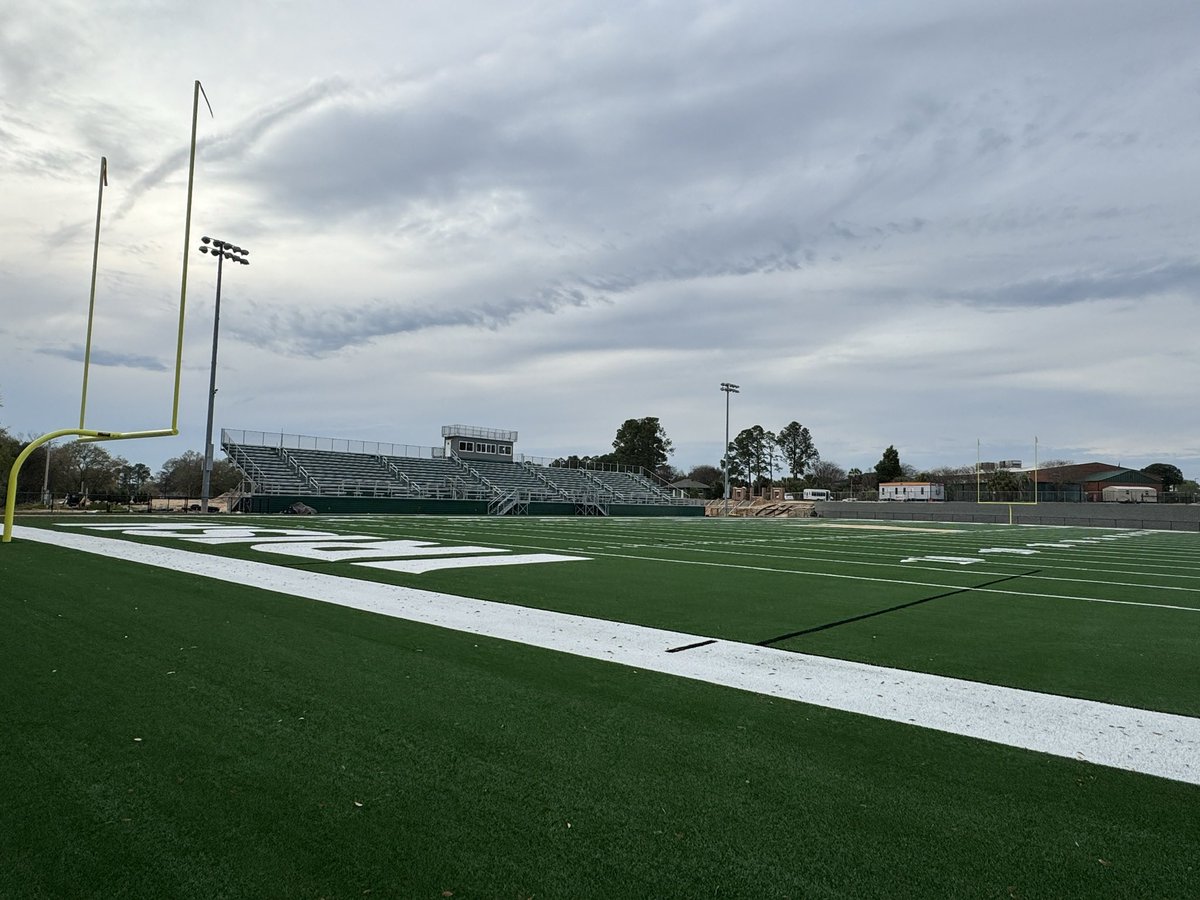 IrishNationAHS's tweet image. Scoreboard and field goal posts are up! It really brings it all together! Football is right around the corner. Get ready to come back home Irish Nation! 

#Family #IrishNation #BuildingOnTradition #Football #Aquinas #LevelsAbove