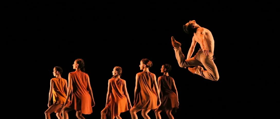 Mesmerised by some of Brazil's best dancers here in Black Country @WolvesGrand tonight. São Paulo Dance Company unbelievably agile & athletic in exciting trio of dances. Catch tour by @DanceConsortium 1 more night in Midlands tomorrow(Sat Mar 16). Review to come @birmingham_live