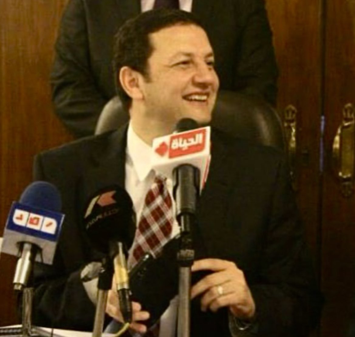 ١٦ مارس ٢٠٢٤، الليلة دي بابا حبيبي بيكمل ٥٤ سنة، ١٠ سنين منهم في السجن نحتسبهم لوجه الله. 

١٦ مارس كان دايمًا يوم جميل و دافي في بيتنا، ازاي اليوم ده بقى كل سنة كله وجع و شوق كده؟ 
ازاي بقى يوم بنفتكر فيه إنه كملنا سنة كمان من غير ما نشوفه و لا نعرف و لا يعرف عننا أي حاجة؟  ..