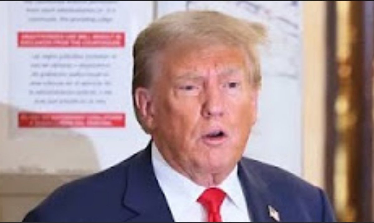 rsnbrgr's tweet photo. Back in late 2015 a rumor circulated in the USIC that he hired a former CIA Chief of Disguise to teach him how to look "more presidential, like JFK." If that was true, then he needs a refresher course. #TrumpMakeup https://t.co/y1HoGt1kQp