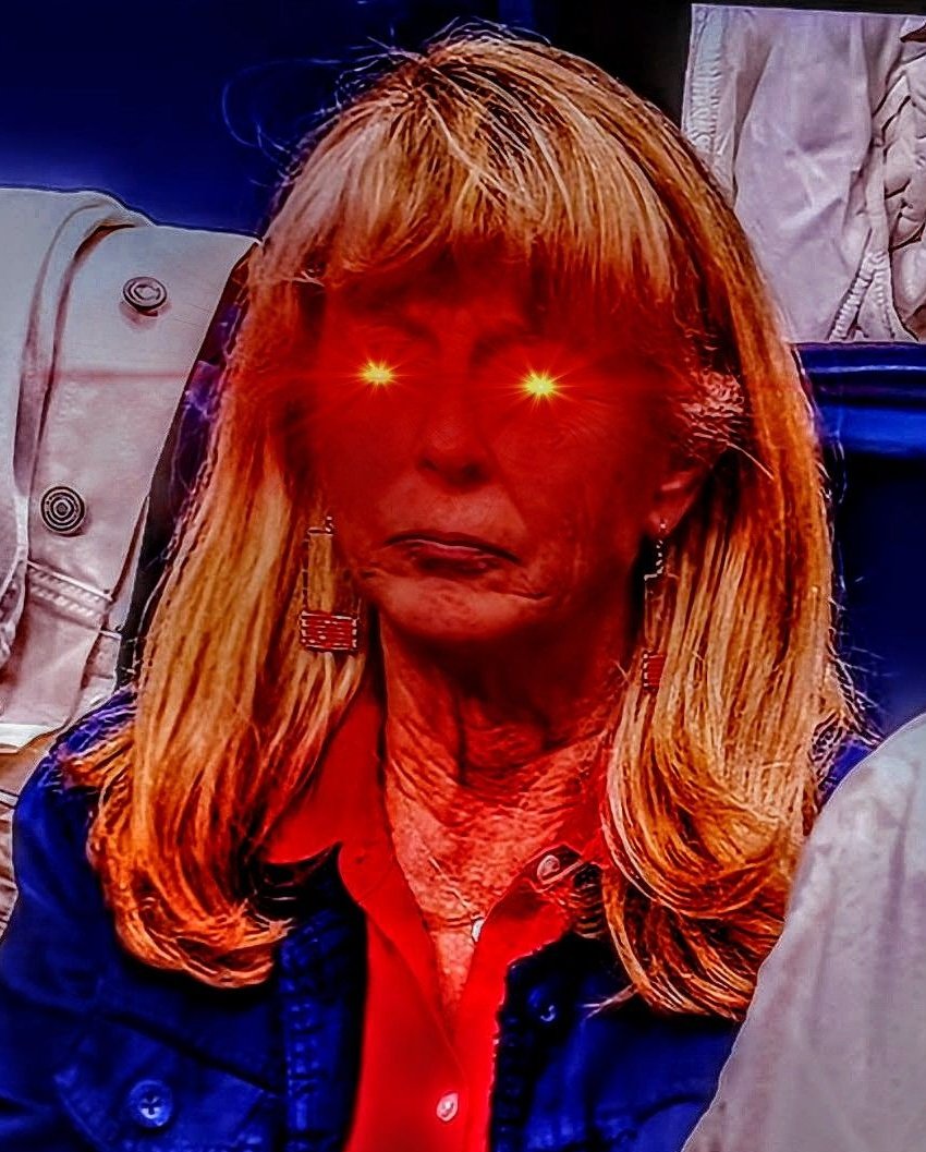 OurTwoBits's tweet image. FINAL: #Gators upset #Alabama to move on to the semi's of the #SECTournament 

Score: 102-88

Momma and Coach Golden activated!...