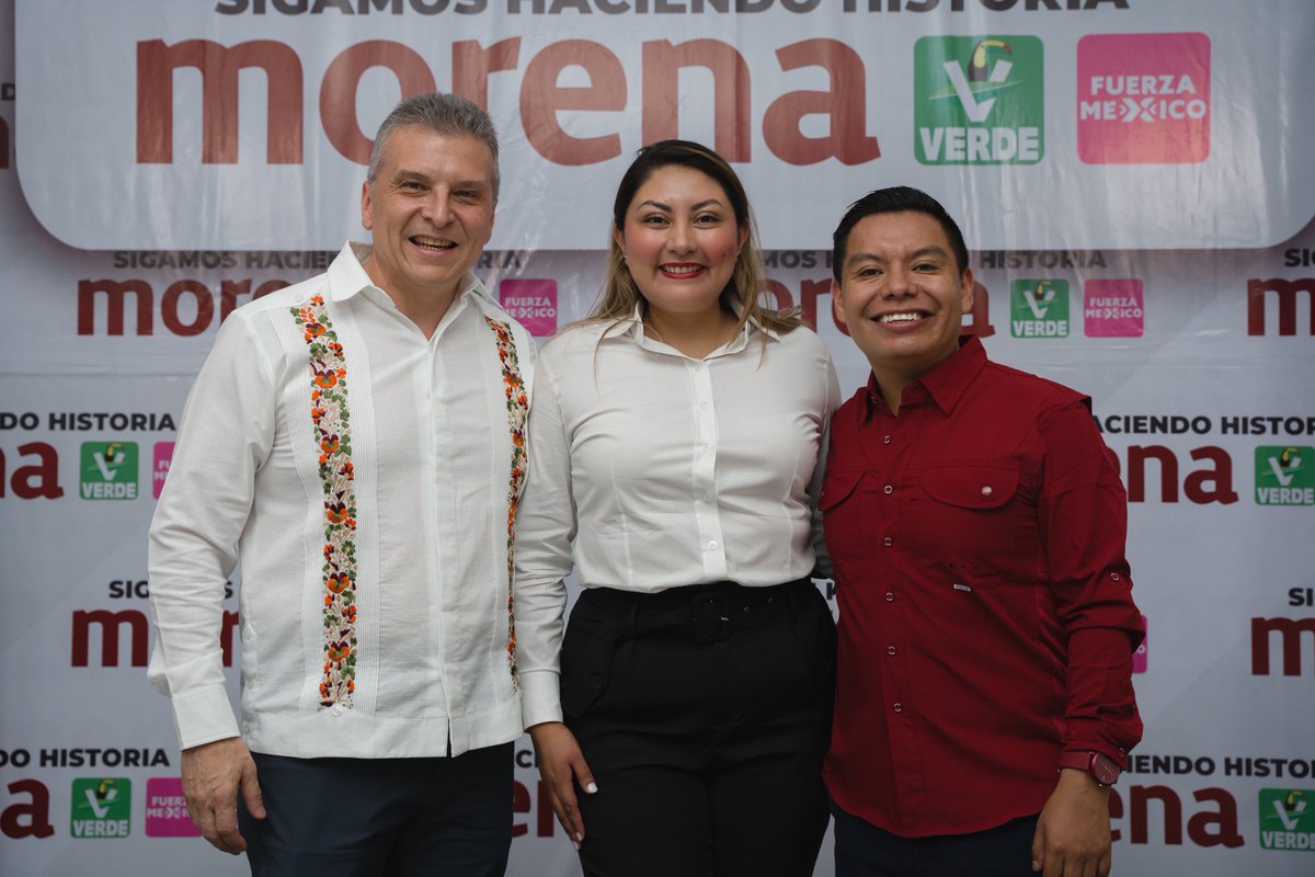 DanielaTaurinoo's tweet photo. Nuestro partido político “morena” sigue trabajando por la “Transformación” en el país, logrando cambios significativos. 

Como Coordinadora de los Comités de Defensa de la 4T del Distrito 12 (con cabecera en Santa Lucía del Camino) seguiremos trabajando por consolidar la “Cuarta Transformación”. 

Es un privilegio contar con todo su apoyo y respaldo; seguiré trabajando por la transformación y democracia de nuestro país, con ideas, propuestas y acciones de mujer joven.