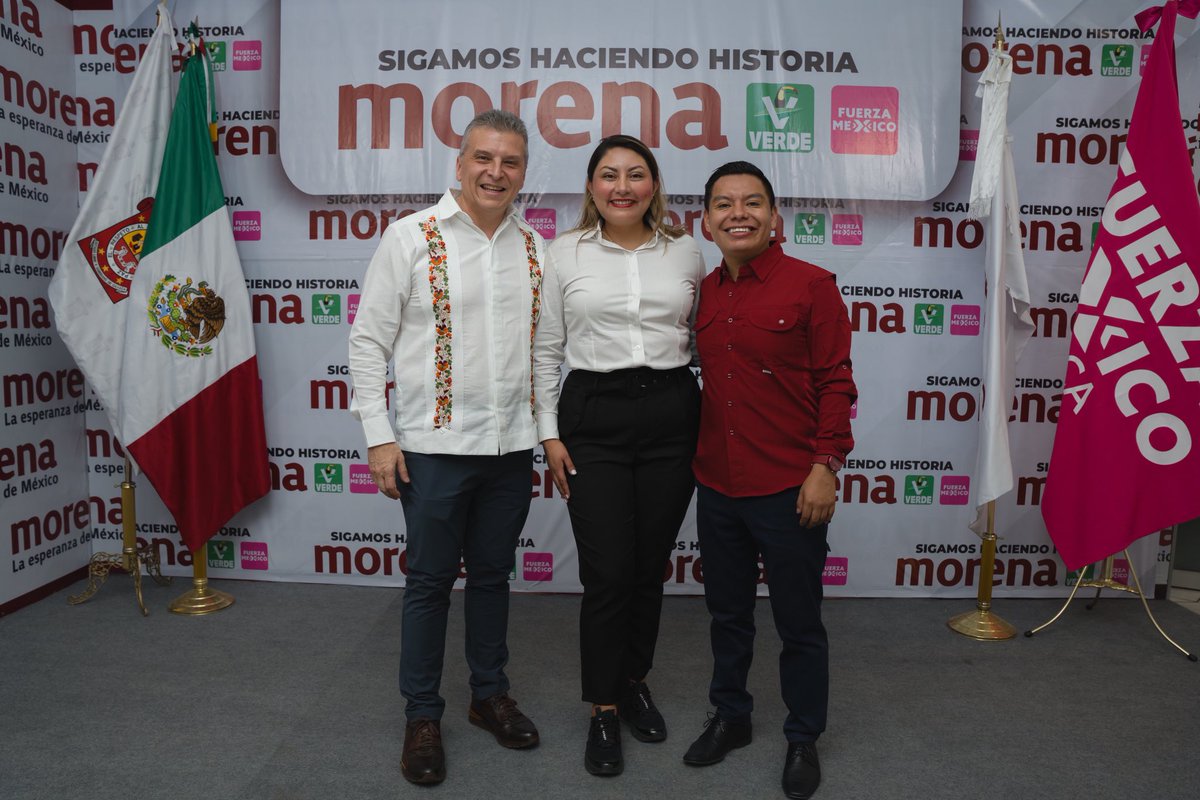 DanielaTaurinoo's tweet photo. Nuestro partido político “morena” sigue trabajando por la “Transformación” en el país, logrando cambios significativos. 

Como Coordinadora de los Comités de Defensa de la 4T del Distrito 12 (con cabecera en Santa Lucía del Camino) seguiremos trabajando por consolidar la “Cuarta Transformación”. 

Es un privilegio contar con todo su apoyo y respaldo; seguiré trabajando por la transformación y democracia de nuestro país, con ideas, propuestas y acciones de mujer joven.