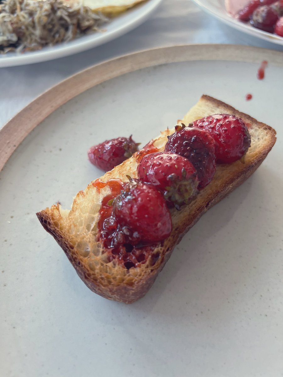 doiyoshiharu's tweet photo. かるく炊いた🍓 https://t.co/0IJekUIk0h