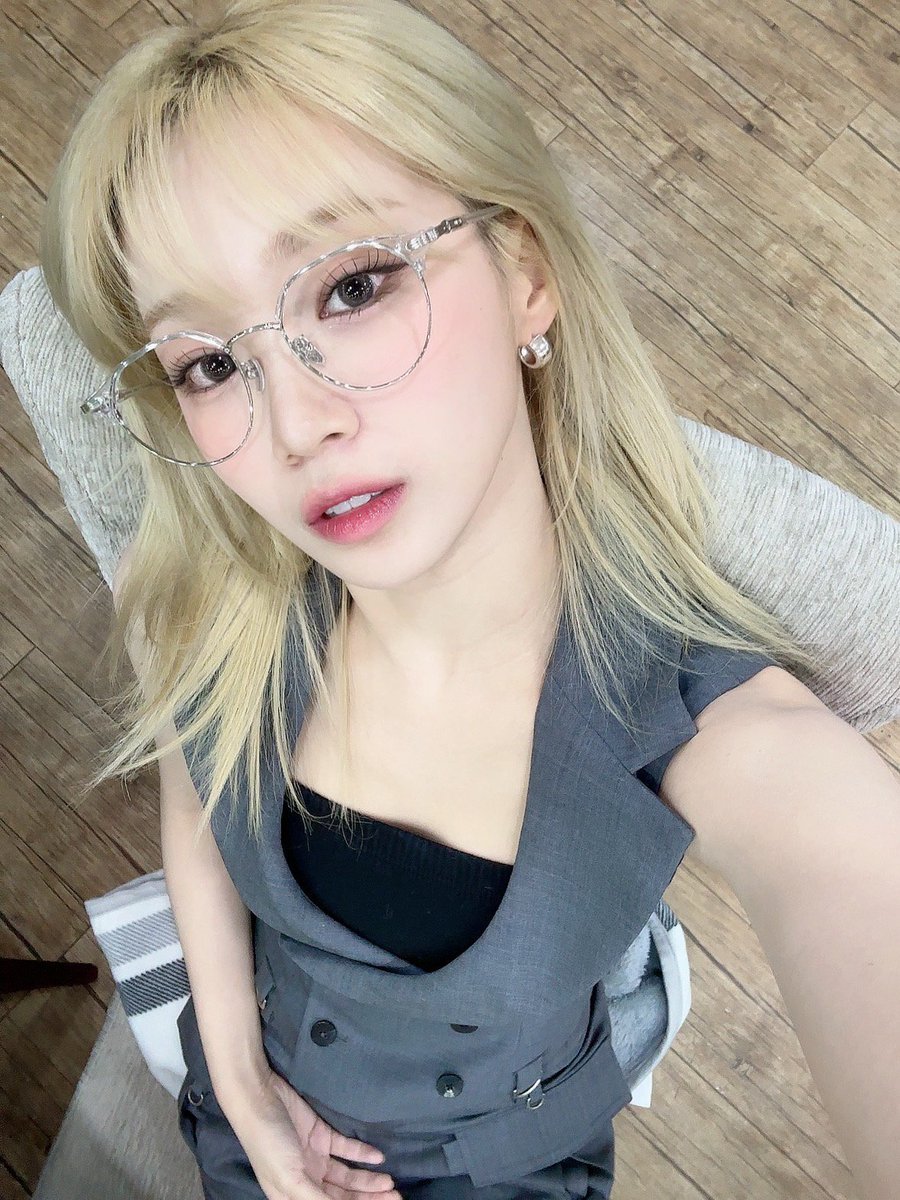 아니 현생때문에 트위터 못오다가 주말에 숨 좀 돌리는데 뿌염이랑 이 사진 보고 광명 찾아서 산책 나가는중
