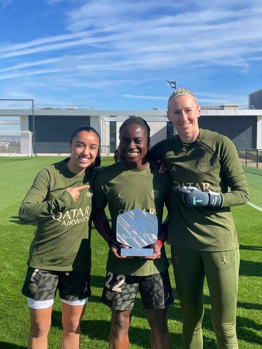 Absolutely remarkable! #Malawi's football sensation Tabitha Chawinga, representing <a href="/PSG_Feminines/">PSG Féminines</a>, clinches the player of the month title in the French Women's League. #MalawiFootball #TabithaChawinga #PSG
