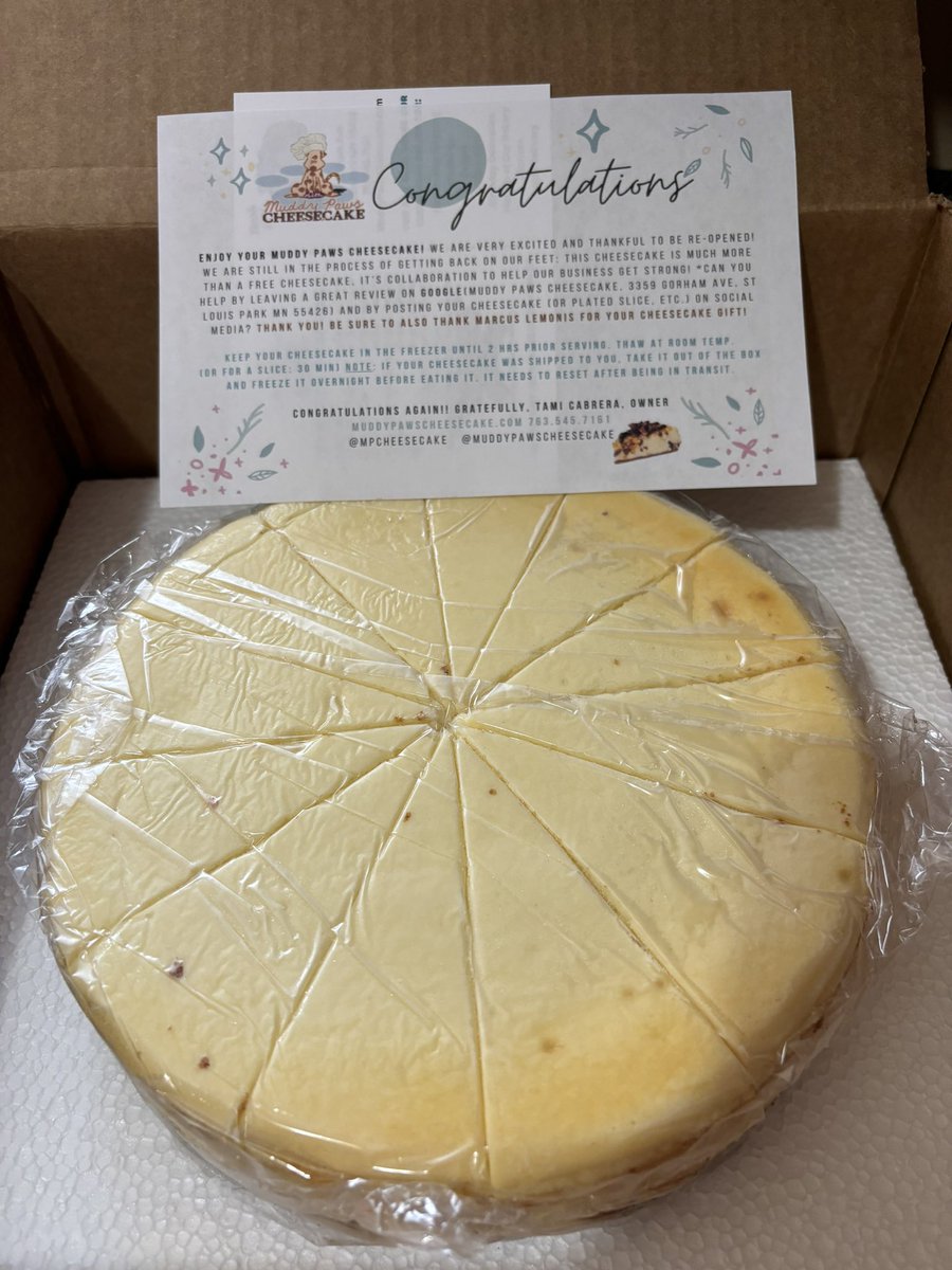 Sparkle1741's tweet photo. @marcuslemonis This would be oh so so very Appreciative @marcuslemonis💜 While you &amp; the lovely @bobbilemonis had some Amazing #FridayDonuts  at @VoodooDoughnut🩷
Me &amp; My #Zpack enjoyed this Delicious Cheesecake from @MPCheesecake🩵Thank You kindly for all that you do for so many!! https://t.co/Hn5bN2VNgl