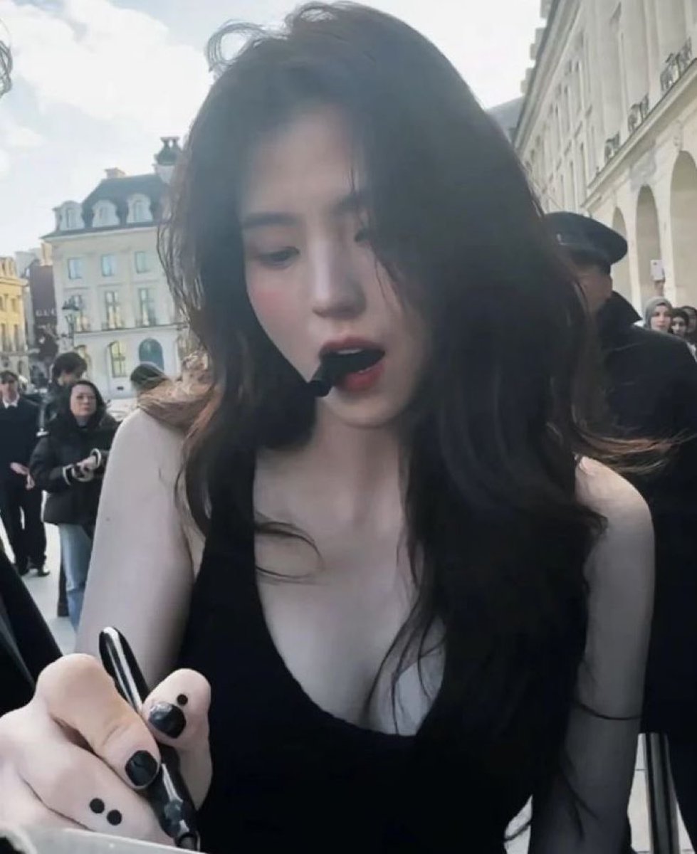 utdfocusid's tweet photo. Kok bisa tuh kutu kupret dapetin mbak sohee ajg jancokkk 😭💔 https://t.co/FwqLoIhFQs