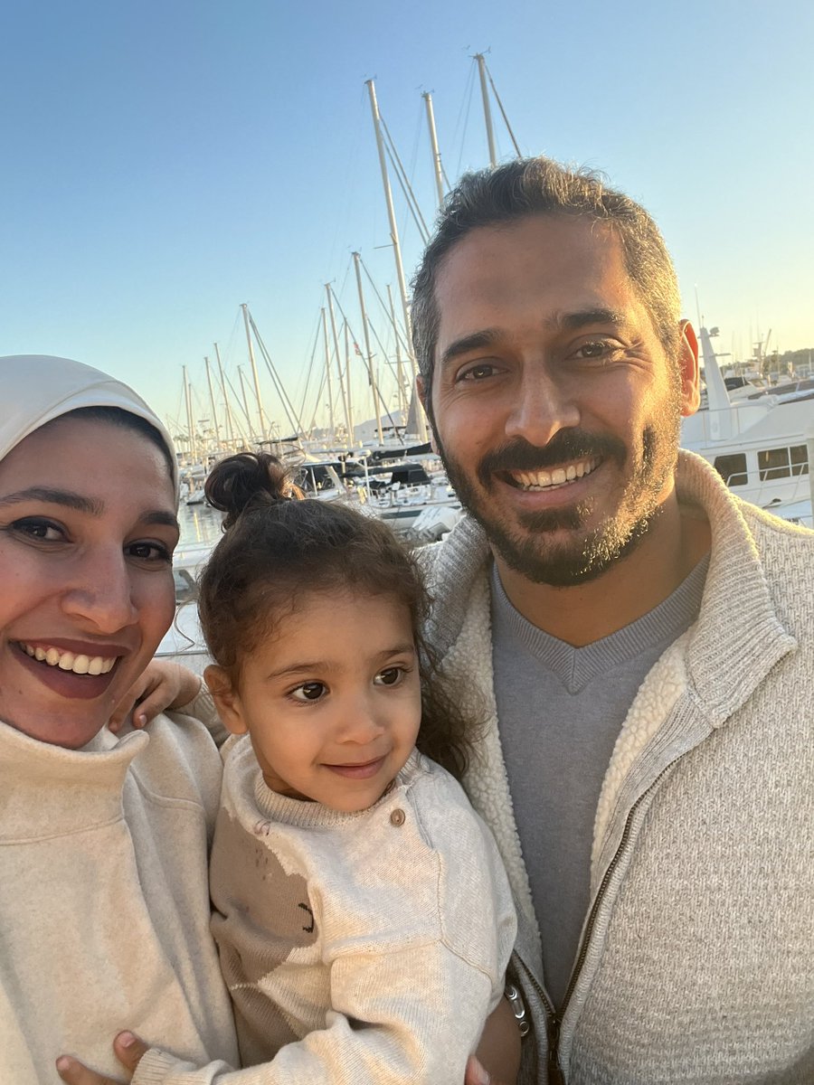 NadinElsayed1's tweet photo. Beyond THRILLED to be spending the next 5 years training with such amazing people @siusom @khalilqatoMD Vascular Surgery family. So grateful for my family and the mentorship that got me here. I’m going to be @FutureVascSurgn https://t.co/n0MogKjaMC