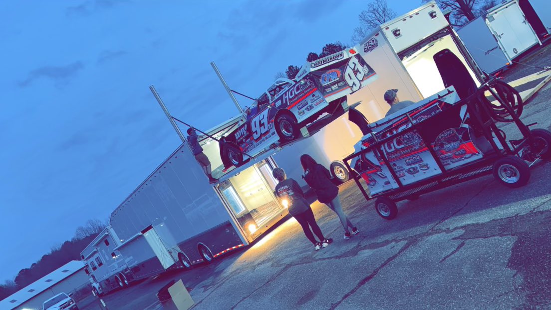 ‘Dega bound to chase $15k 🤘🏼

Watch the <a href="/HuntTheFrontSDS/">Hunt the Front Super Dirt Series</a> lid lifter on Saturday from <a href="/tsthornetsnest/">TST (Talladega Short Track)</a> LIVE on <a href="/HunttheFrontTV/">Hunt the Front TV</a>!