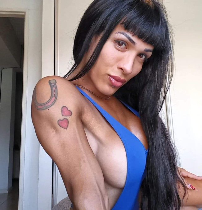 Her page is FREE now 🥵🥵  https://t.co/rWCY4G2ICW https://t.co/Dlf1VemH62