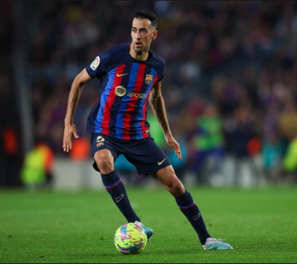 Why Busquets is the greatest pivot in football history. 
[A Thread]