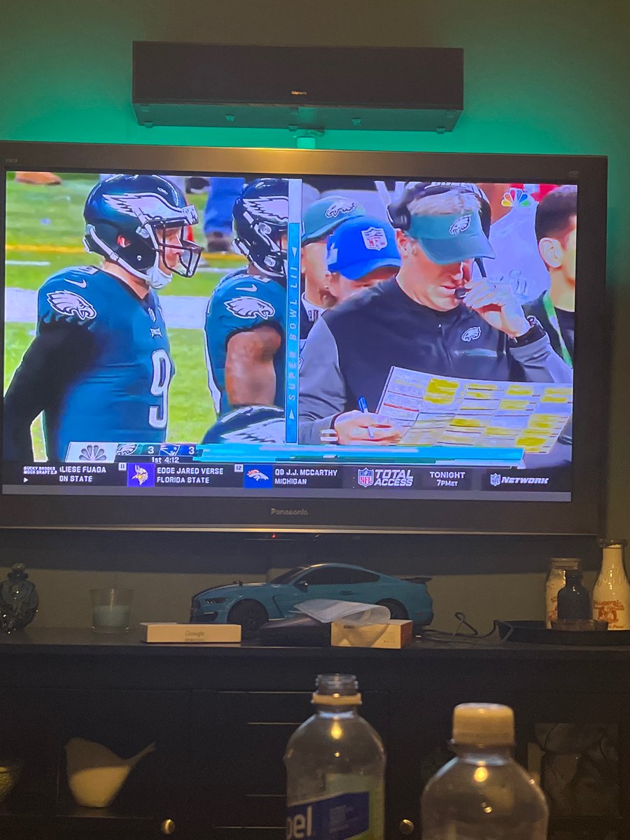 colbrackks's tweet photo. They RE-Airing super bowl 52 🥲#52FOREVER https://t.co/Sgl9ncM6o7