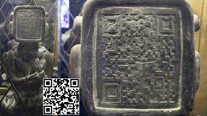 Ema_msb's tweet photo. BỨC TƯỢNG MAYA CỔ CÓ KHUÔN MẶT GIỐNG VỚI MÃ QUÉT QR GÂY XÔN XAO DƯ LUẬN.
Một bức ảnh chụp bức tượng có khuôn mặt giống như một mã QR đang gây xôn xao trên các phương tiện truyền thông. Một số người giàu trí tưởng tượng cho rằng đó là bằng chứng cho thấy sự tồn tại của người ngoài hành tinh thời cổ đại.
Tàn tích của người Maya cổ đại ở Mexico có mặt tại hầu hết tất cả các nơi. Nhưng trong đó chỉ có một số ít được khai quật và những hiện vật vô giá của họ được đặt trong các bảo tàng trên khắp Mexico.
Tuy nhiên, một hiện vật trong đó làm cho nhiều người cảm thấy kinh ngạc là bức tượng có khuôn mặt giống với mã quét QR. Phải chăng đây là bằng chứng cho thấy người ngoài hành tinh đã đến Trái Đất từ thời xa xưa?
Bức tượng có khuôn mặt bất thường
Trên thực tế, khuôn mặt này là một tấm đất sét phẳng trông rất giống với mã QR mà chúng ta vẫn đang sử dụng trong xã hội hiện đại để quét vào các thiết bị thông minh.
Có giả thuyết cho rằng mục đích của việc tạo ra bức tượng này vào thời điểm đó là cho phép con người hàng ngàn năm sau sử dụng nó như một mã quét.
Thật đáng ngạc nhiên, mã QR chỉ mới được phát minh vào năm 1994. Bằng cách nào người Maya có thể tạo ra bức tượng có khuôn mặt trông giống mã quét QR đến vậy? Đây chỉ là sự trùng hợp ngẫu nhiên hay còn ẩn chứa bí mật nào mà con người ngày nay chưa thể khám phá?
Nhiều người đã cố gắng quét “mã” này nhưng không có kết quả. Ngoài ra, không ít người đã tìm kiếm hình ảnh của bức tượng này trên Google… nhưng họ đã tìm thấy hàng trăm bức ảnh có mã QR khác nhau được gắn trên khuôn mặt của bức tượng.
Các mã số này đang lừa đảo mọi người, chúng sẽ đưa bạn đến các trang web bán thuốc donaton, hoặc những cửa hàng trực tuyến khác nhau, v.v….
Sự thật là bức tượng này rất đặc biệt. Nó chứa đựng một thông điệp bí ẩn mà tất cả chúng ta đều hy vọng sẽ sớm tìm ra…