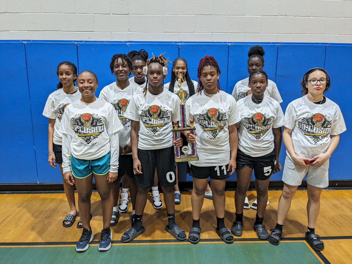 RSimmons5172's tweet photo. WE IN MOTIONโผ๏ธSame standard just a different sport, we are definitely heading in the right direction in our 1st AAU basketball season ever. We lost in the ship but for our 1st tournament I liked what I saw #MINDSETOFAPRO
#RI5EUP ๐ค๐พ๐ฏ๐ช๐พ๐ขโชโซ๐ https://t.co/BoXdaJOBC4