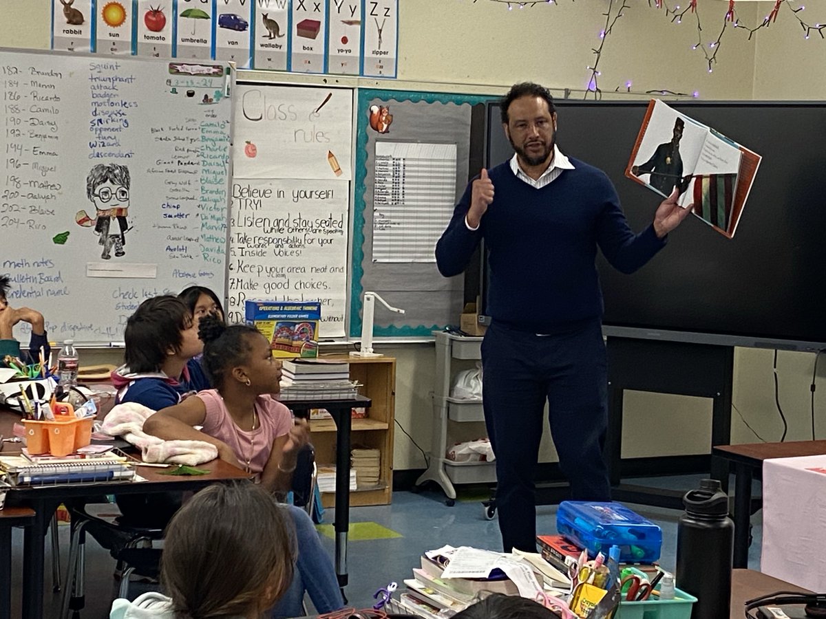 Once a teacher, always a teacher. #Read2LeadLAUSD #LAUSDReads ⁦@LAUSDDepSupInst⁩ ⁦@LAschoolsSouth⁩ ⁦@LAUSDMAGNETS⁩