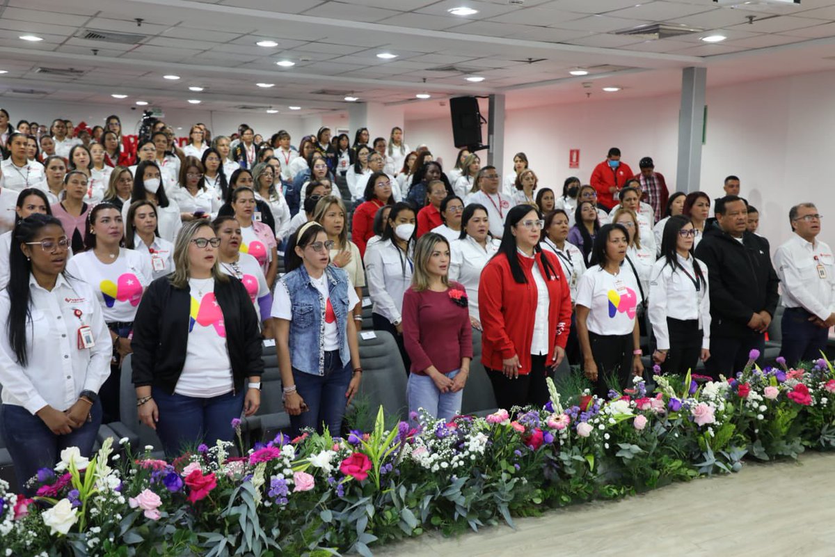 La ministra @DhelizAlvarez sostuvo encuentro con mujeres del sector petroquímico, reconociendo como cada vez son más los espacios conquistados por el bienestar del pueblo venezolano. 

#VivanMujeresPatriotas