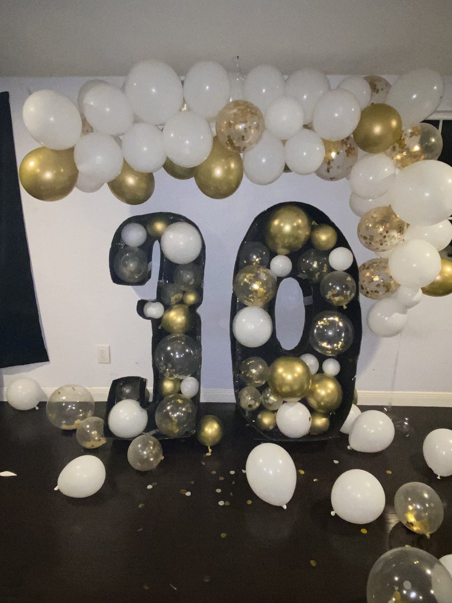 jstchocolate's tweet photo. I have made these arches for my friends, school pep rallies and school dances. https://t.co/6NPbkJYikk