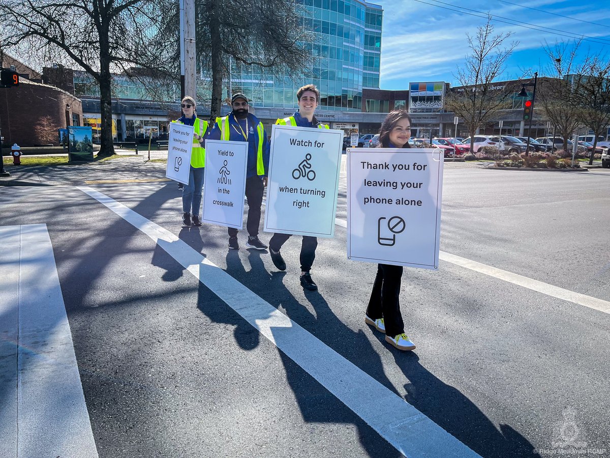RidgeRCMP's tweet photo. #DYK that March is #DistractedDrivingAwareness month? 
Our Road Safety Target Team and Crime Prevention Volunteers sure do! They were out there reminding everyone that you #DontRelyOnLuck and to provide #MessagesInMotion to help keep our roads safe! #EyesFwdBC @RoadSafetyKate https://t.co/dhjaK1Ps0F
