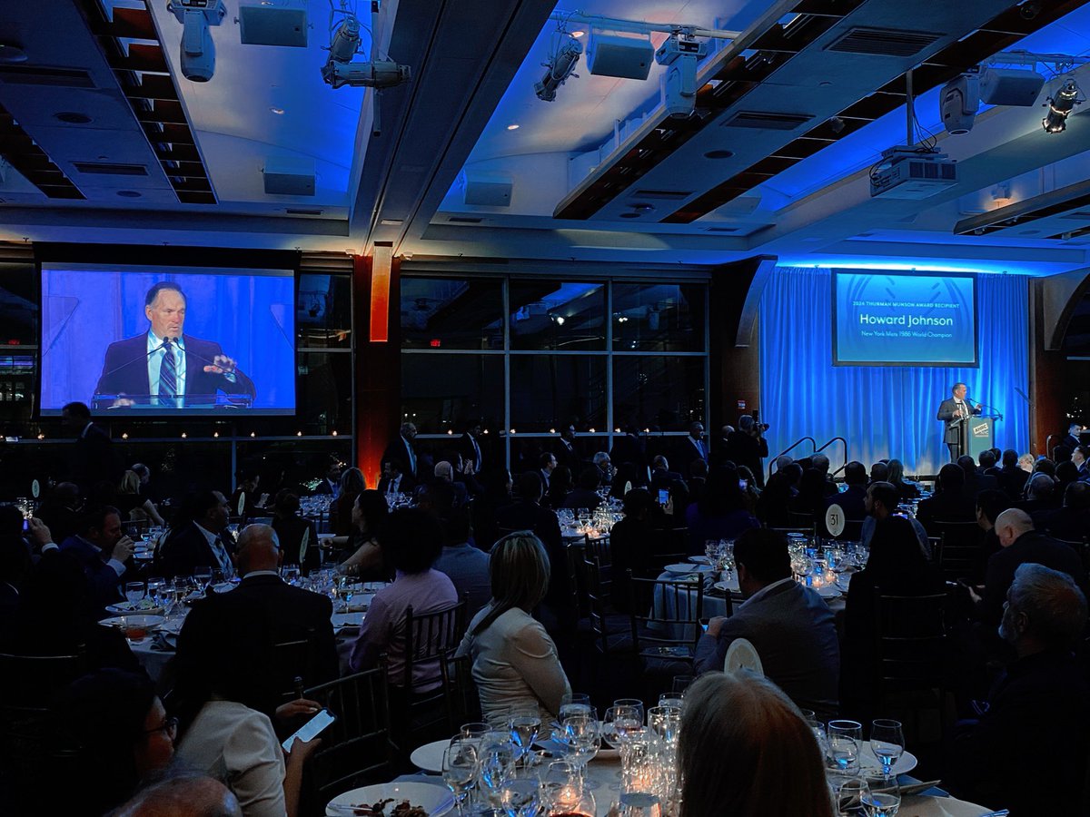 HoJoBaseballTN's tweet photo. Big congrats to co-owner and @Mets legend @HoJo20! 

Last night, he received the Thurman Munson Award presented by @AHRCNYC. This award recognizes professional athletes for both their athletic achievements and dedication to the community. 

📸: @AHRCNYC https://t.co/BJEOcncBOs