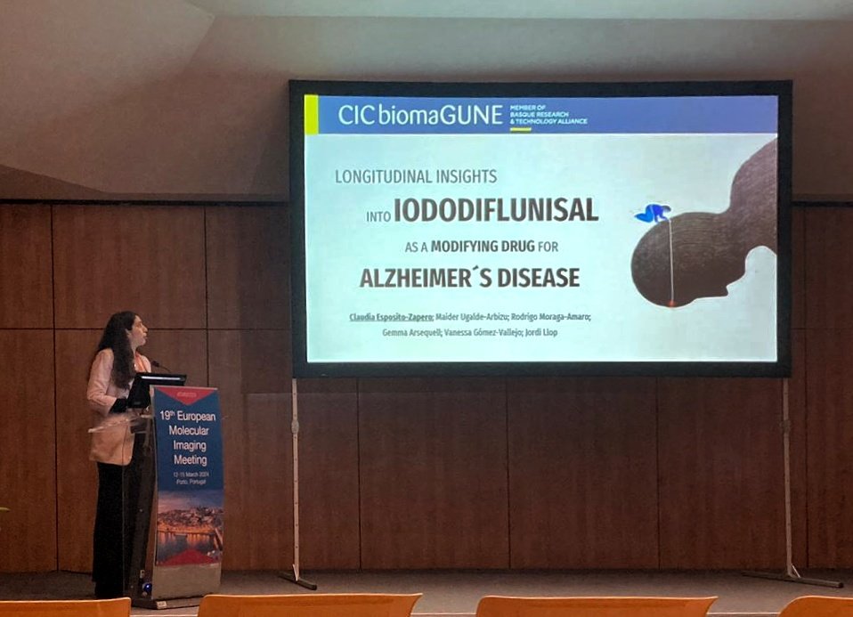 Our PhD student Claudia presented her work in #EMIM24 about a new potential Alzheimer's Disease modifying drug. Very well done!! 🧠🐀 @CICbiomaGUNE