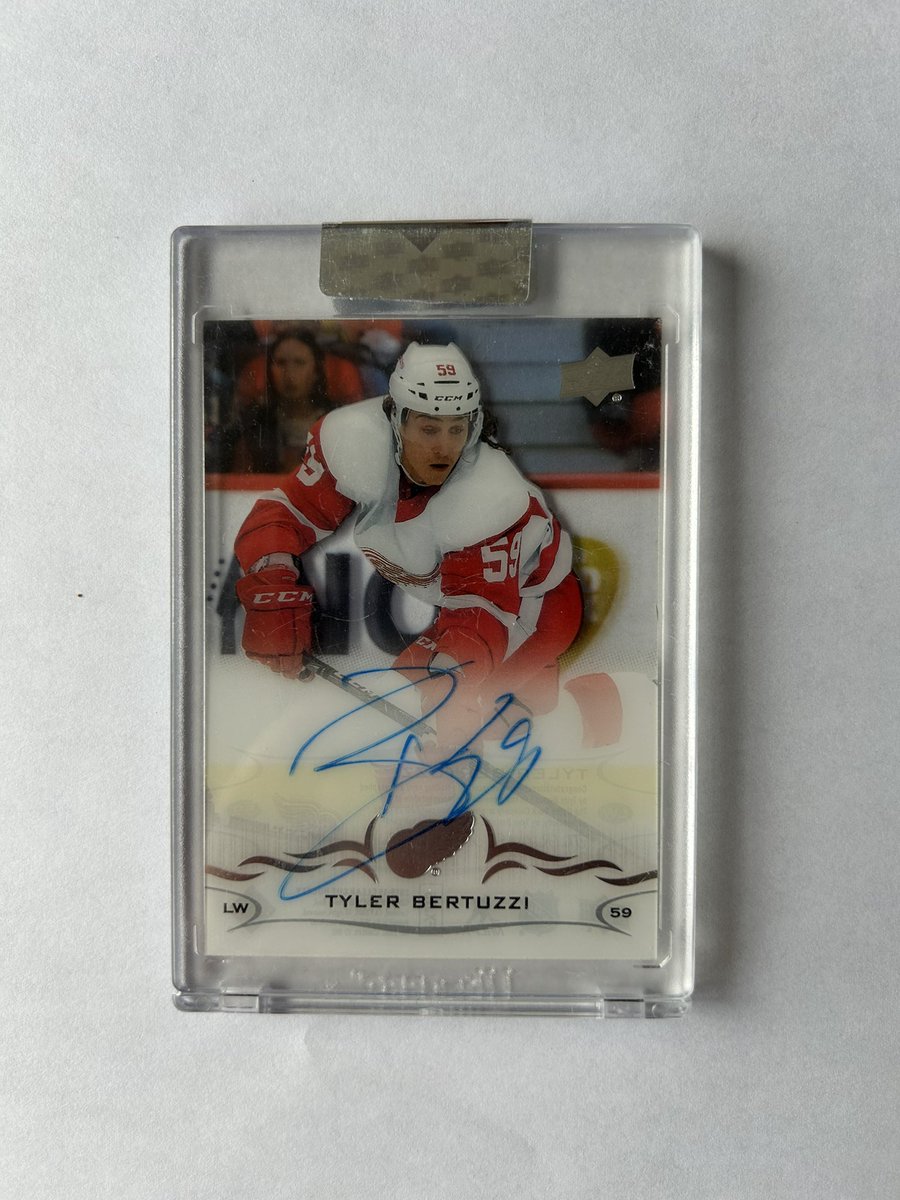 j_mello18's tweet photo. @a_pep11 @4thLinePlugsRG @MikeJoach1m @sports_sell $20 shipped in 🇨🇦 https://t.co/eDZnSfhQvI