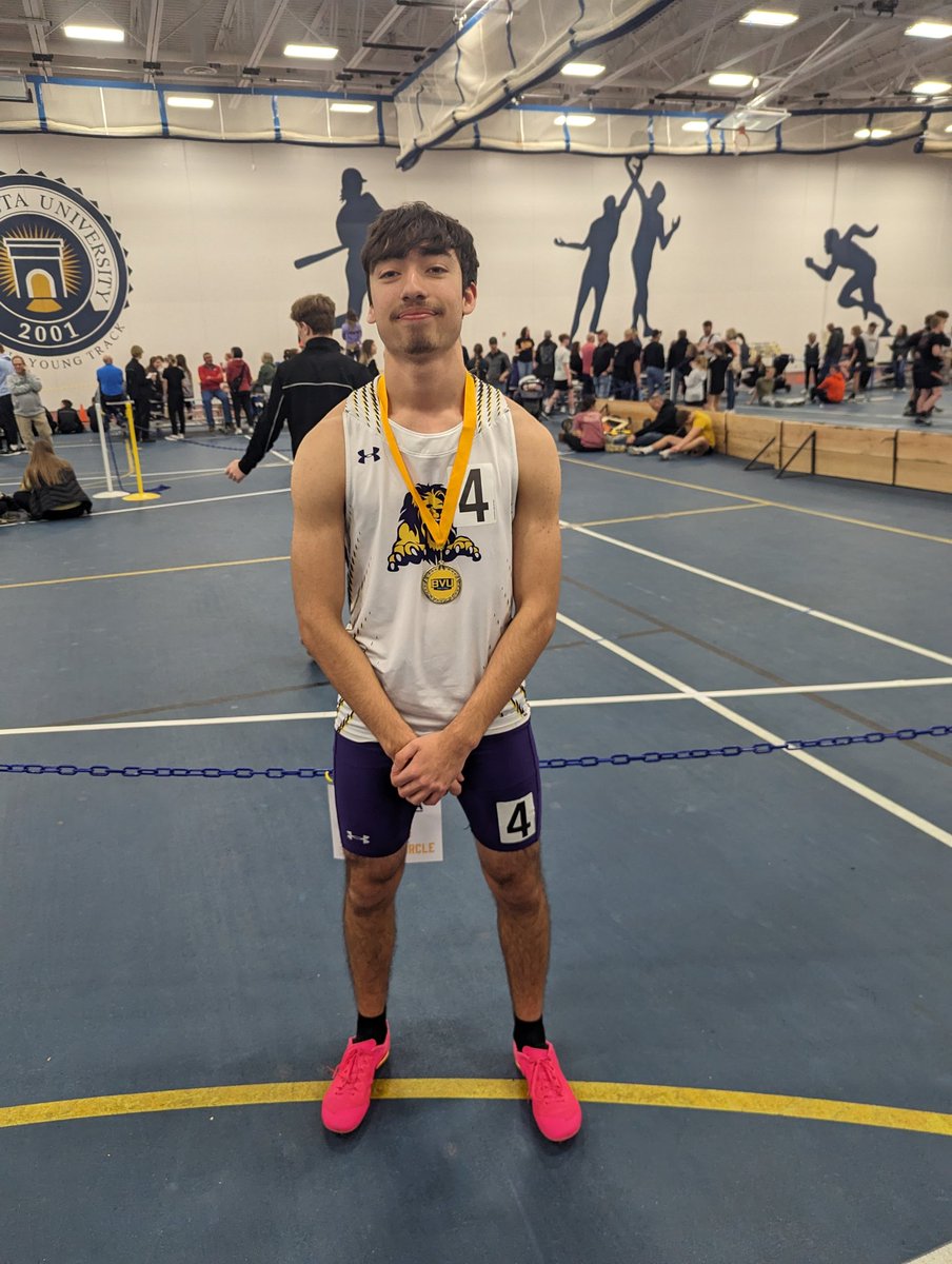 Anthony wins the LJ tonight with a jump of 19-4. Barely scratched on a big 3rd jump. #Monarchs. <a href="/AdMonarchs/">MonarchsAD</a>