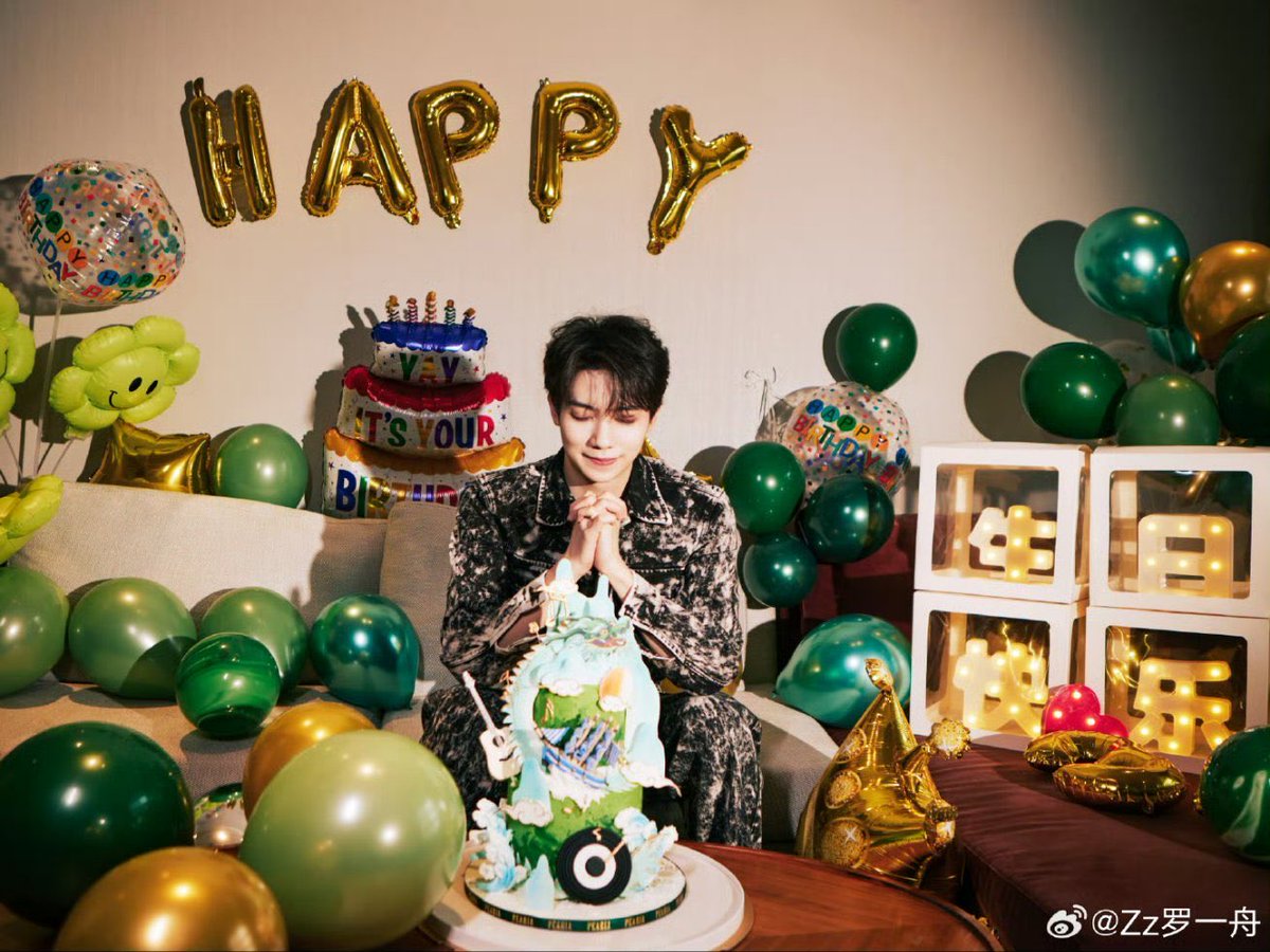 ไม่เคยชอบสีเขียวขนาดนี้กระทั่งมาเจอกับคุณ อยู่ด้วยกันไปทุกปีเลยนะครับ
#Luoyizhou24Birthday
HBD to LYZ

#LuoYizhou #หลัวอีโจว