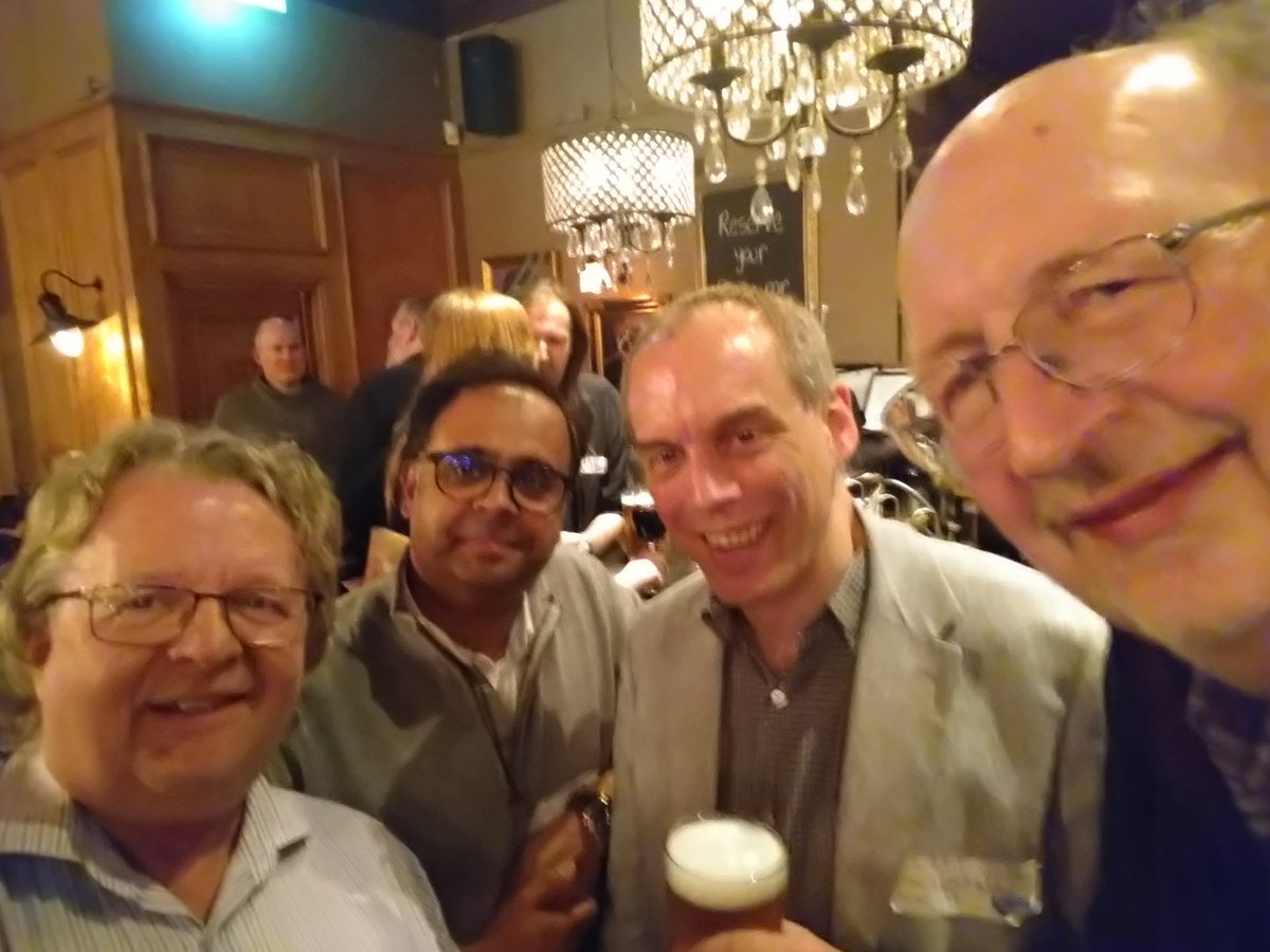 A splendid evening at the @OnlyConnectQuiz reunion tonight 👍 Aces to catch up with @sanjoysen100 and to FINALLY meet @NeilClarke1975 at long last. Thanks to @ntfc2 for organising things - here's to next year! 🍻