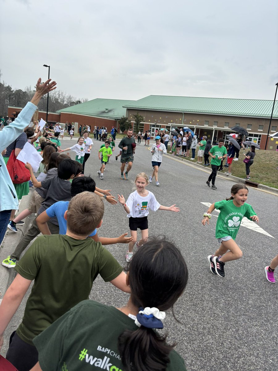 Miss Rogers' Second Grade Class tweet media