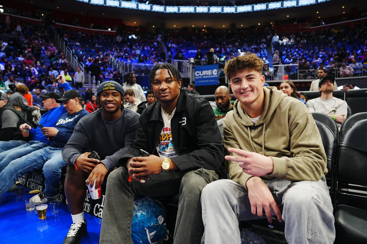 We got some Wolverines in the house 〽️ 

<a href="/UMichFootball/">Michigan Football</a> | #GoBlue