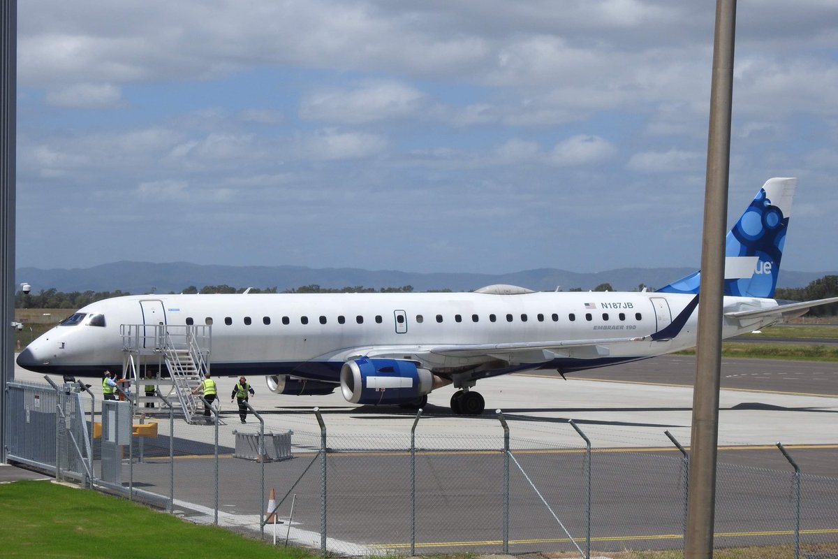 Former JetBlue Airlines Embraer ERJ-190-100AR N187JB arrived into #Rockhampton Airport after ferrying from Macon, Georgia via Oakland, Honolulu, Marshall Islands & Brisbane.

Its the 2nd former JetBlue E-190 at Rocky that will be parted out at the Alliance Airlines mtce facility.