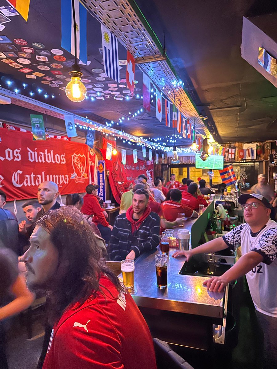 RojoIFCa's tweet photo. Si estuvimos en las buenas, en las malas mucho más 🎶 apoyo multitudinario de los Diablos de Catalunya al Rojo, con el dolor de asistir a una durísima derrota como visitantes ante Deportivo Riestra. Barajar y dar de nuevo, esto no se acaba. Vamos los Rojos 🇦🇹 https://t.co/FLUZ1tD5yv