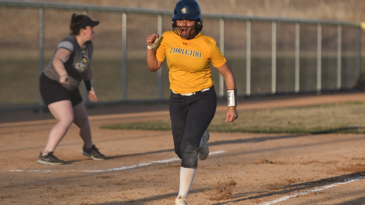 Carleton Softball opened its Spring Break trip with two victories, 2-0 over Trinity (Conn.) and 7-4 over Lasell.
Recap: ow.ly/tm4250QUTSH
#d3sb