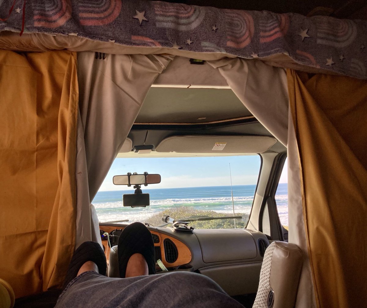 la_Risu's tweet photo. 🚐 . . .
aquí sí que amerita estacionarse un rato …
#RoadTrip 🌎 #GypsyLoveMachine https://t.co/MGJNn7JeuY