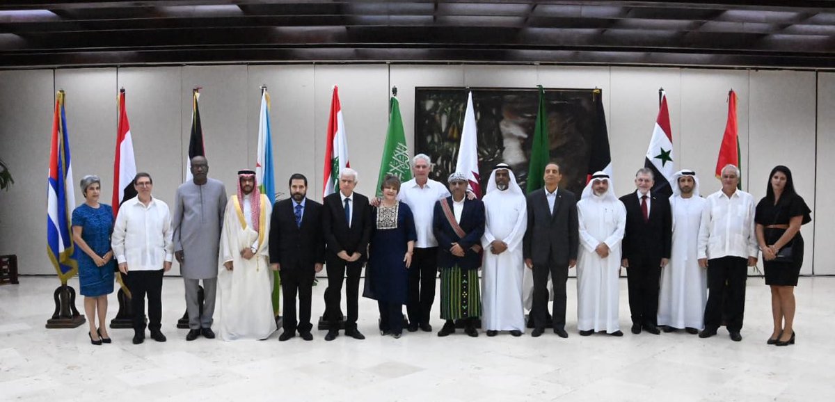 Sostuve encuentro  con embajadores de países árabes e islámicos acreditados en #Cuba, en ocasión del Sagrado mes de #Ramadan .

Trasladé los mejores deseos de paz y bienestar en medio de un difícil momento para el pueblo palestino que sufre la agresión de Israel.