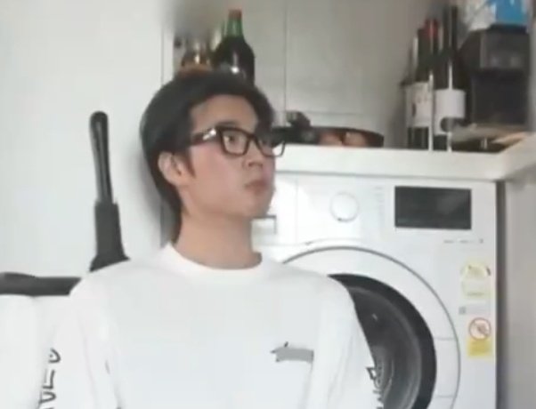 멍때리면서 먹는게 귀여워서 그냥... ㅎ