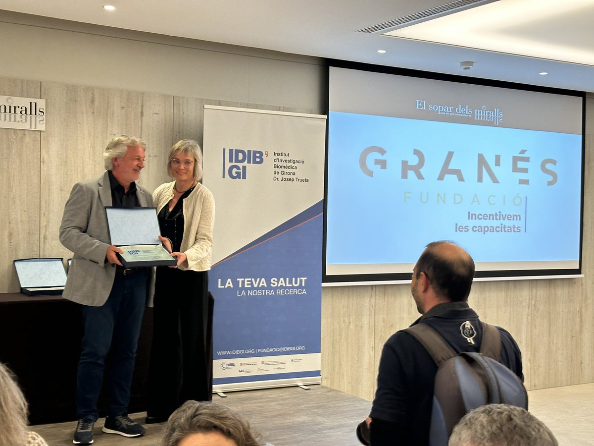 idibgi's tweet photo. 🏅Durant el @soparmiralls l'IDIBGI ha reconegut el compromís a la recerca a @granesfundacio , @TriasBiscuits i @LaSalleCat de Santa Coloma de Farners, lliurant-los una placa d'agraïment pel seu suport. GRÀCIES! 💙

👉 La teva salut, la nostra recerca
#GironaInvestiga #AmicsIDIBGI https://t.co/FBRqxQGbDF