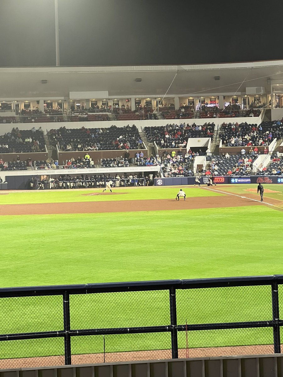 jdye10's tweet photo. @GamecockBasebll we are here with you #BehindEnemyLines #CocksBy90 https://t.co/FdVJcZCOIL