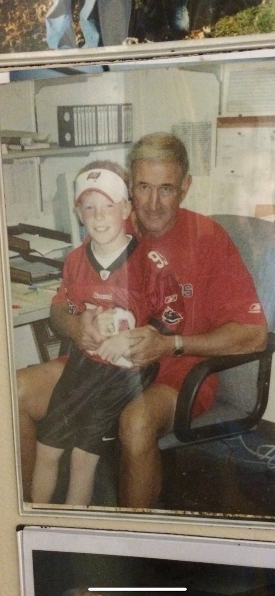 _CPeezy2's tweet photo. @Lane_Kiffin in airport security next to me.. didn’t have the stones to ask him to recreate this photo of me and his dad…. You game tho Kif??!! Don’t make it weird https://t.co/tPEDpSQ0MZ