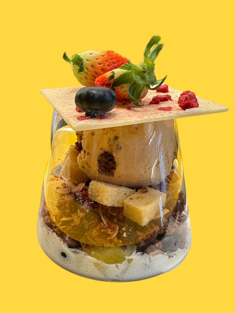 kadkokoa's tweet photo. You need a parfait break. Head to Kad Kokoa at Velaa Langsuan. https://t.co/llkba7MmYW