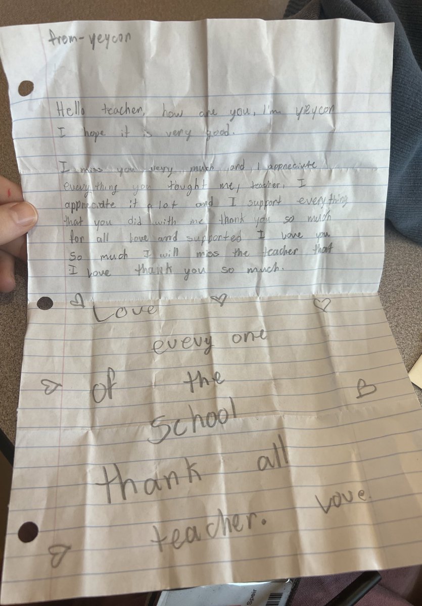 One of the last newcomers I had in my class before I moved to teaching ESLs little sister transferred back to our school and brought me this note this am. 🤍
