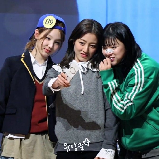 #NewProfilePic 3mix #NAYEON #JEONGYEON #JIHYO #3mix #TWICE