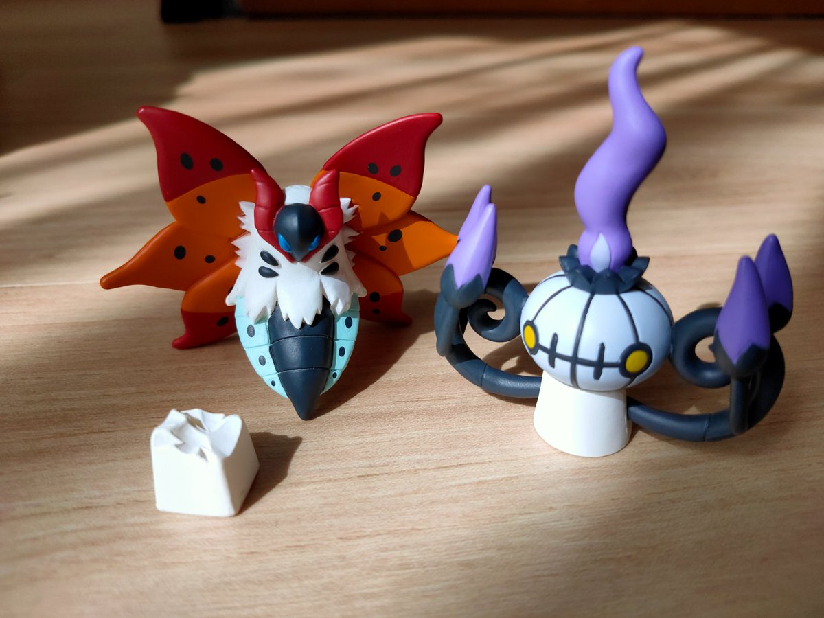 モンコレのウルガモス、未だに台座の正しい設置方法がわからないのです