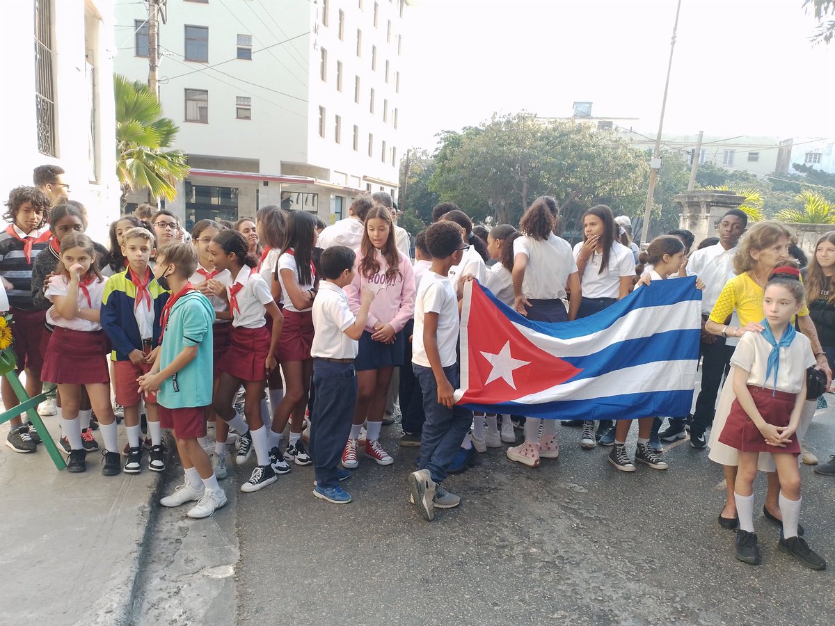 Trabajadores del @IcsCuba participaron en el acto por el aniversario 67 del asalto al Palacio Presidencial, la toma de la emisora Radio Reloj y rindieron tributo al líder revolucionario que encabezó las acciones: José Antonio Echevarría.

#CubaViveEnSuHistoria #SindicatoICS