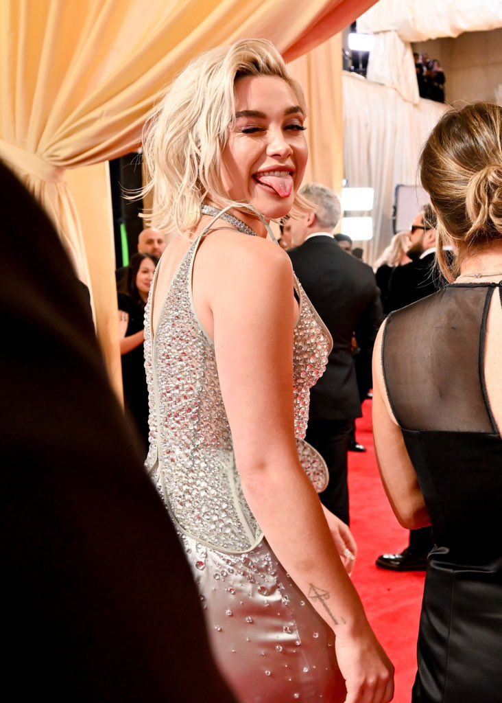 CAPTAlNPUGH's tweet photo. just this genre of florence pugh pictures https://t.co/p8udyIwfhk