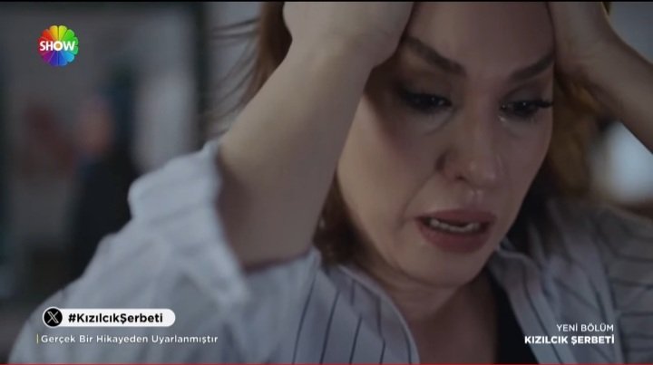 EugeniaTurkoglu's tweet photo. Voy a elogiar la extraordinaria actuación de Evrim Alasya, no se lo que dijo, pero la fuerza, la entrega al personaje, me hizo caer lagrimas, feliz de que Sila este rodeada de gente con tanto talento como ella.
#SılaTürkoğlu
#mujdevrim https://t.co/1hhVsVTShP